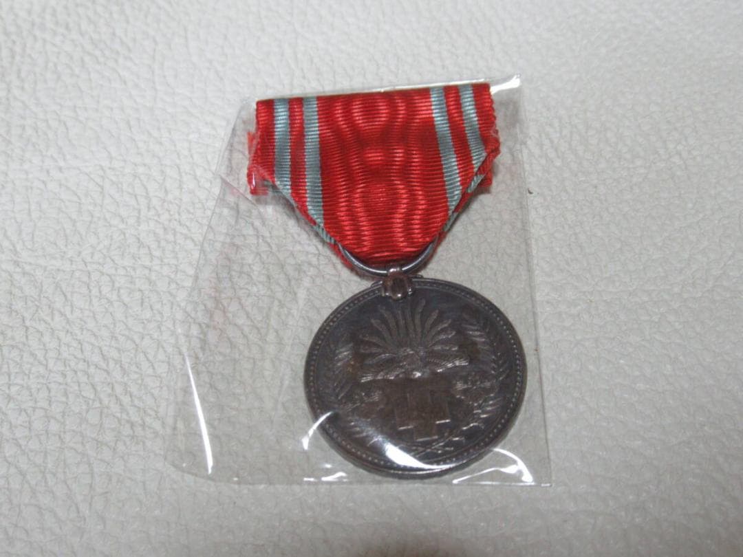 未使用 明治21年 黒漆塗箱付◆日本赤十字社 特別社員章 銀製 勲章/徽章/徽章