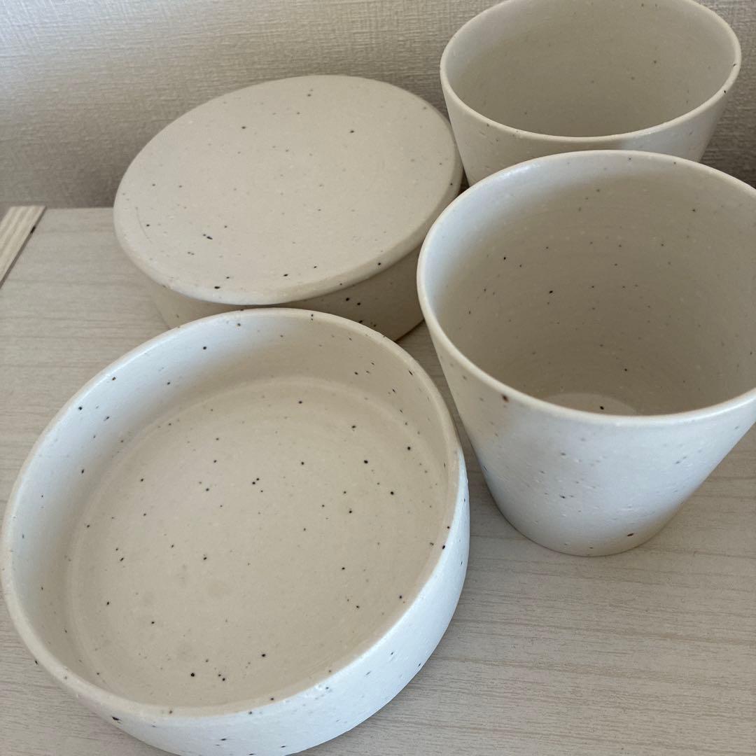 藤田千絵子　みかげお重とカップ