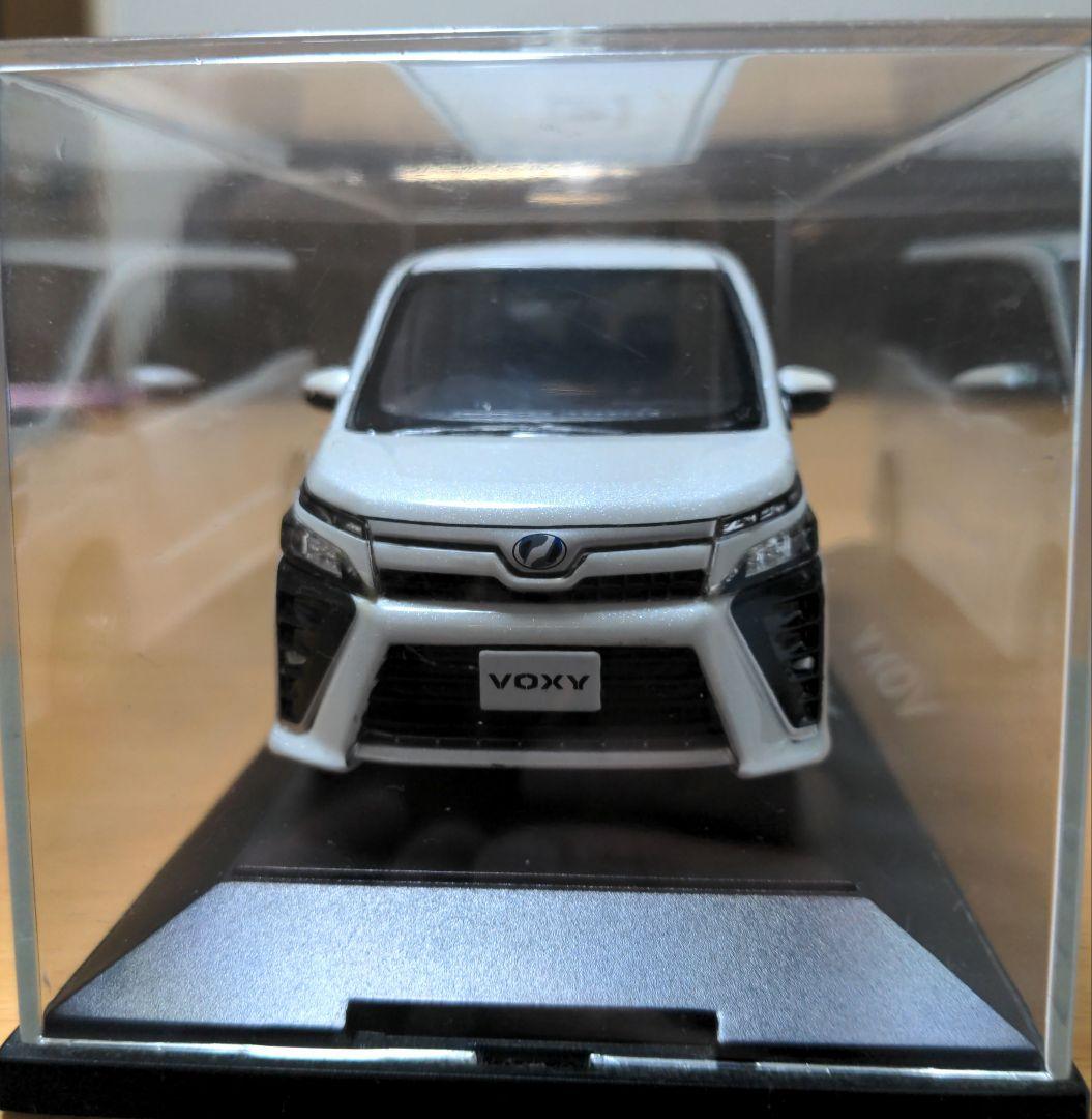 トヨタヴォクシー80系後期　非売品　ミニカーカラーサンプル