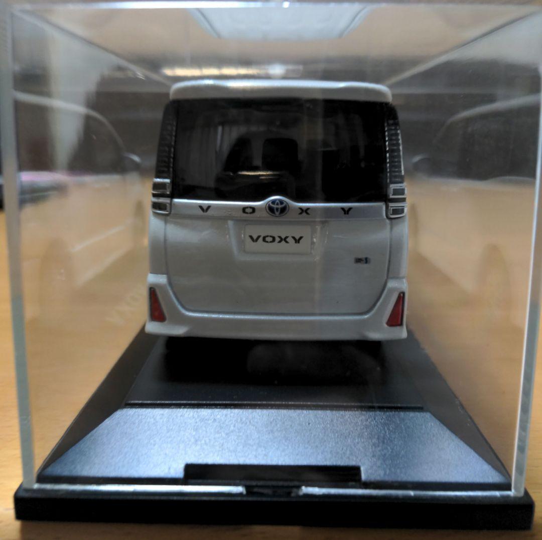 トヨタヴォクシー80系後期　非売品　ミニカーカラーサンプル