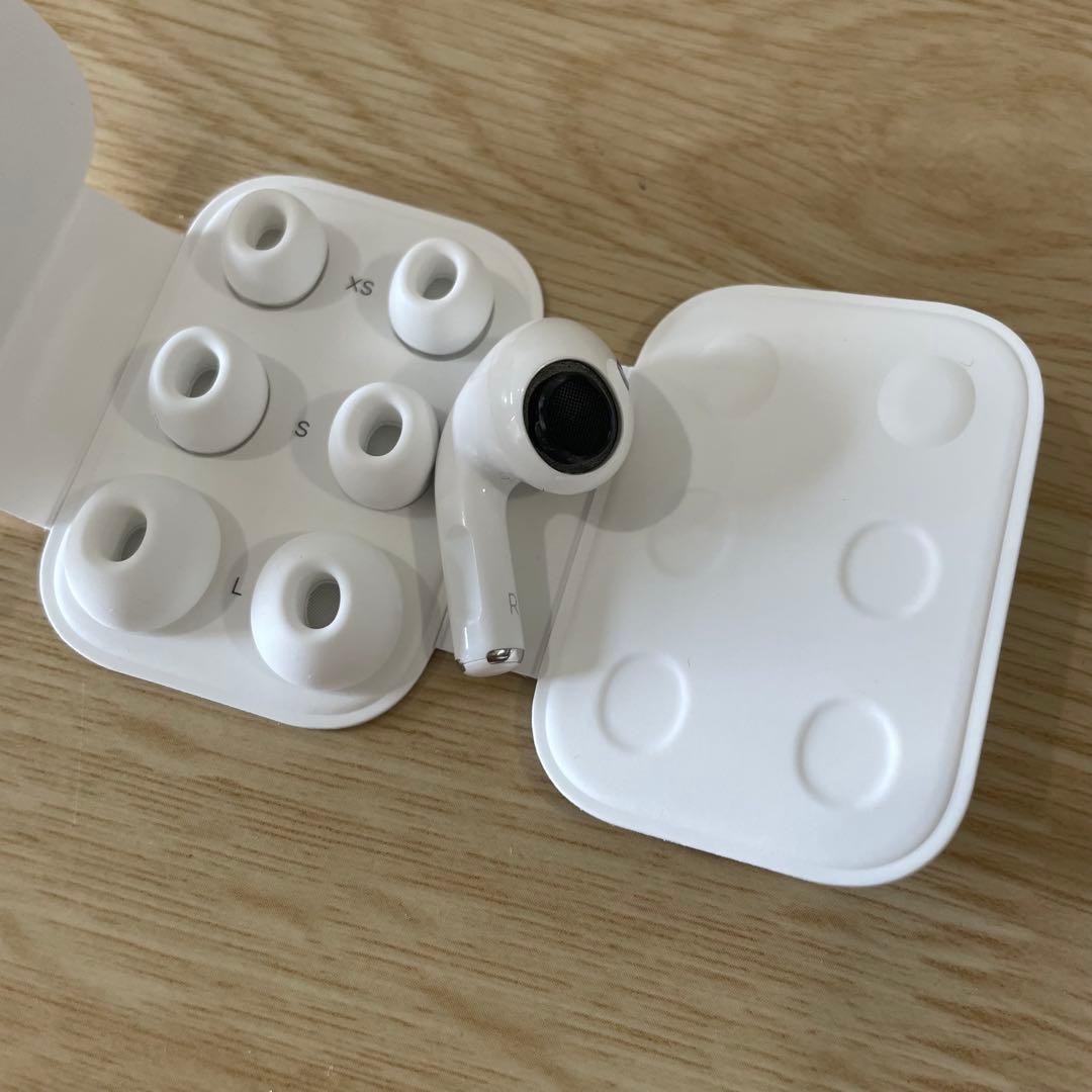 AirPods Pro本体 右耳　片耳　イヤーチップ付き　送料込み