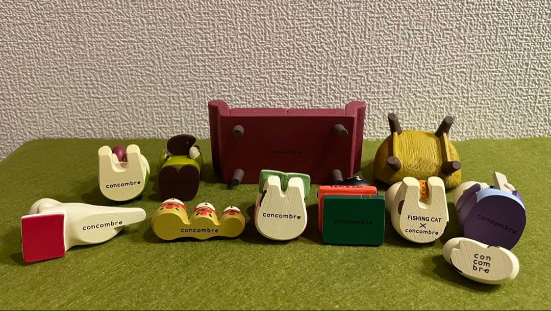 コンコンブル 画伯 本屋の店番 ねこリョーシカ ソファ レトロチェア 猫