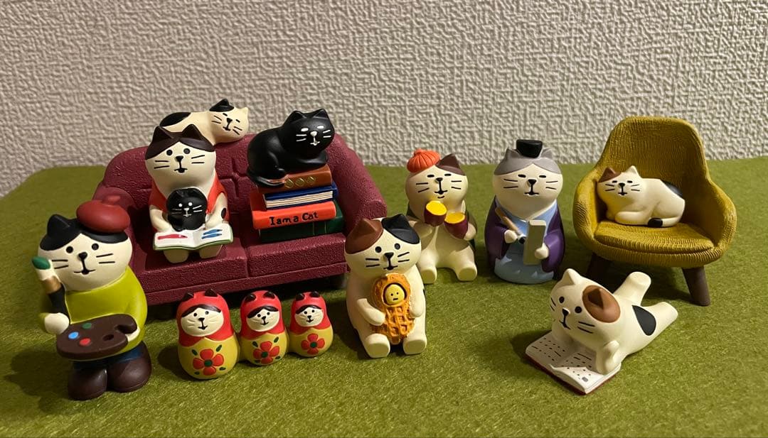 コンコンブル 画伯 本屋の店番 ねこリョーシカ ソファ レトロチェア 猫