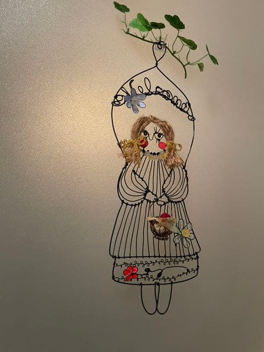 ワイヤークラフト♡赤いほっぺのカントリードール＊バスケット付き＊