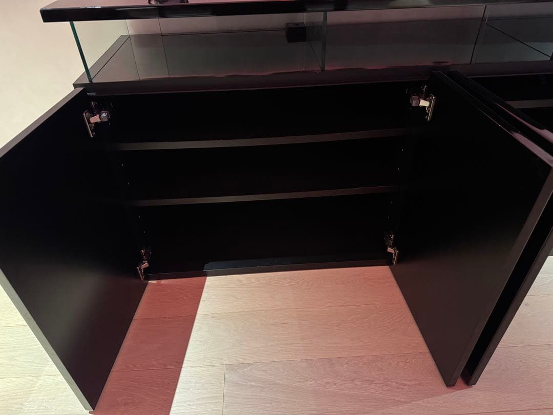 ブラック キャビネット ガラス棚付き 幅160cm TVボード 店舗什器