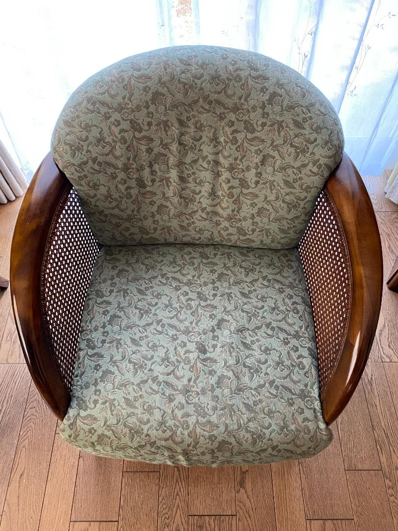 カリモク家具コロニアルシリーズのアームチェア（肘掛椅子）2脚セット