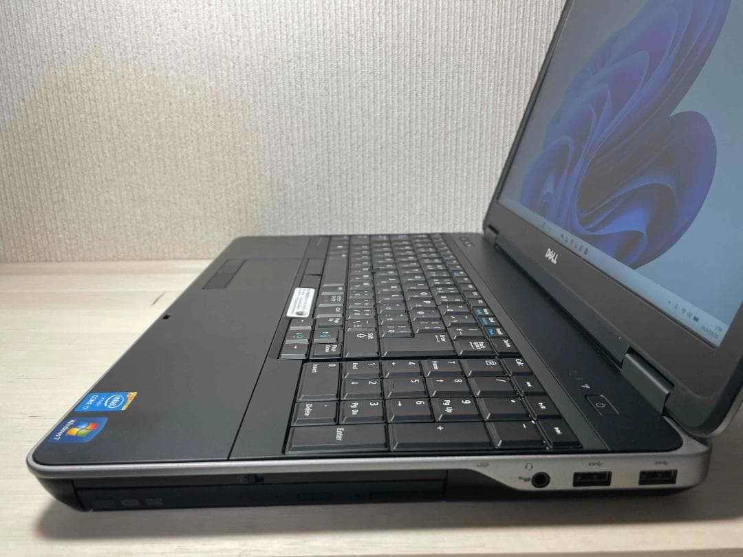 DELL Latitube 第4世代i7 メモリ12GB SSD256GB