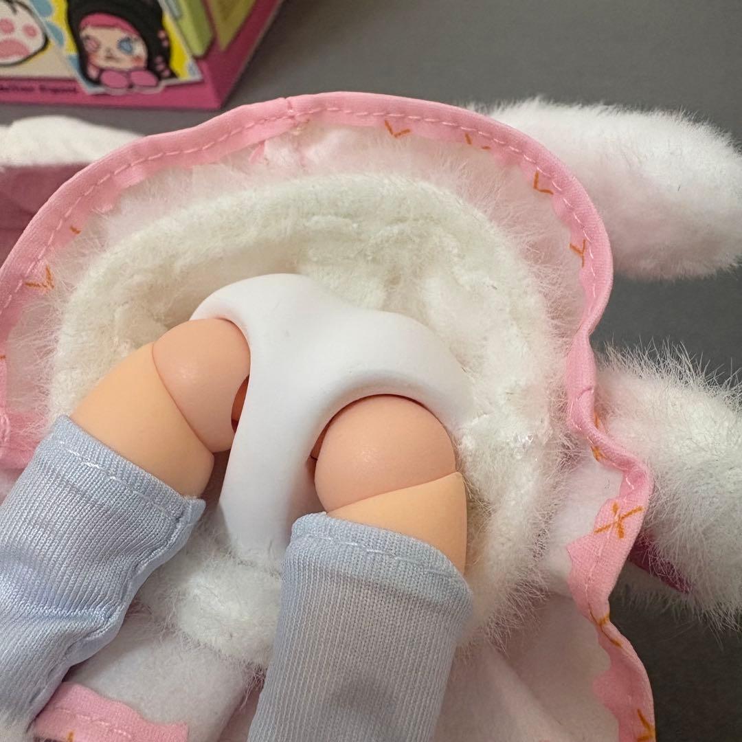 POPMART MOLLY Peekaboo 1/8 アクションフィギュア