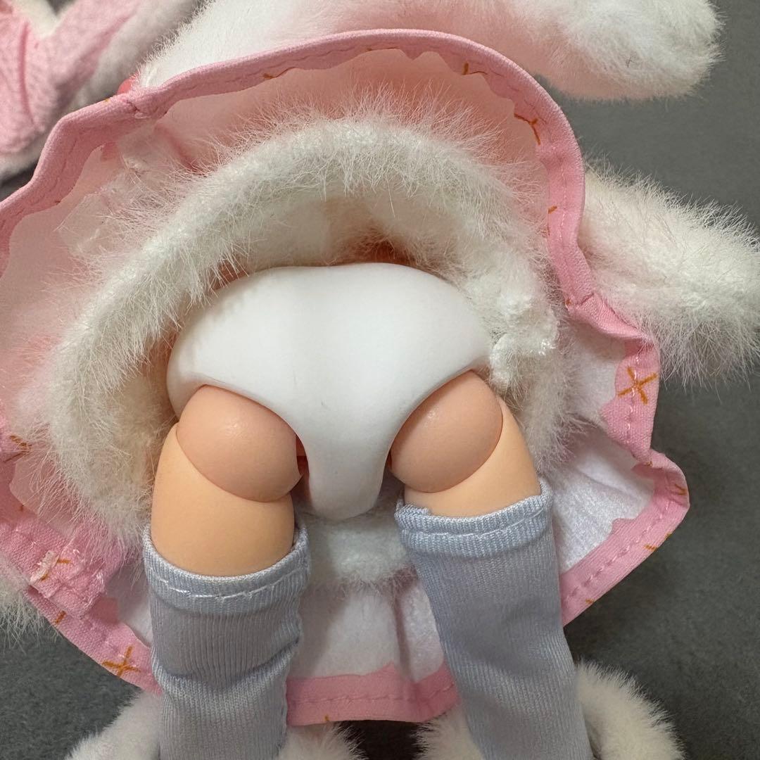 POPMART MOLLY Peekaboo 1/8 アクションフィギュア