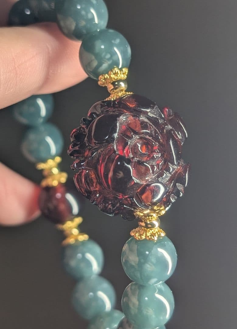 美麗レッドアンバー牡丹彫り☓グアテマラ産翡翠☓ヘソナイトガーネットデザブレ