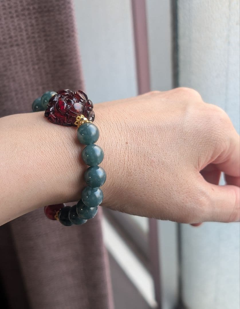 美麗レッドアンバー牡丹彫り☓グアテマラ産翡翠☓ヘソナイトガーネットデザブレ