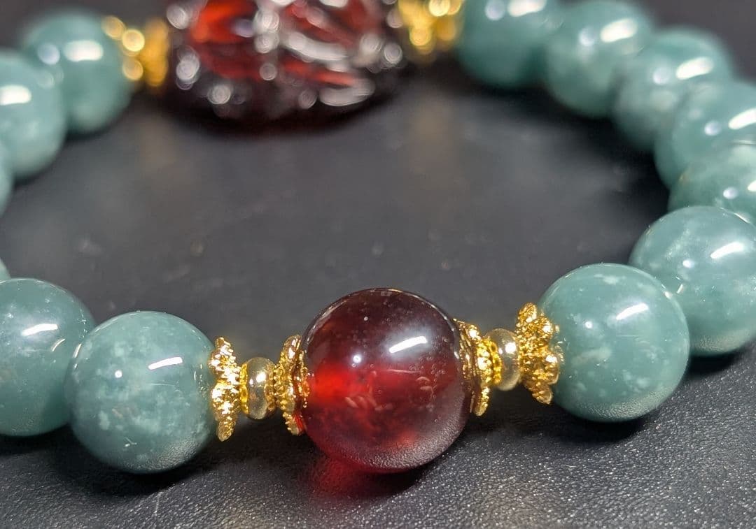 美麗レッドアンバー牡丹彫り☓グアテマラ産翡翠☓ヘソナイトガーネットデザブレ