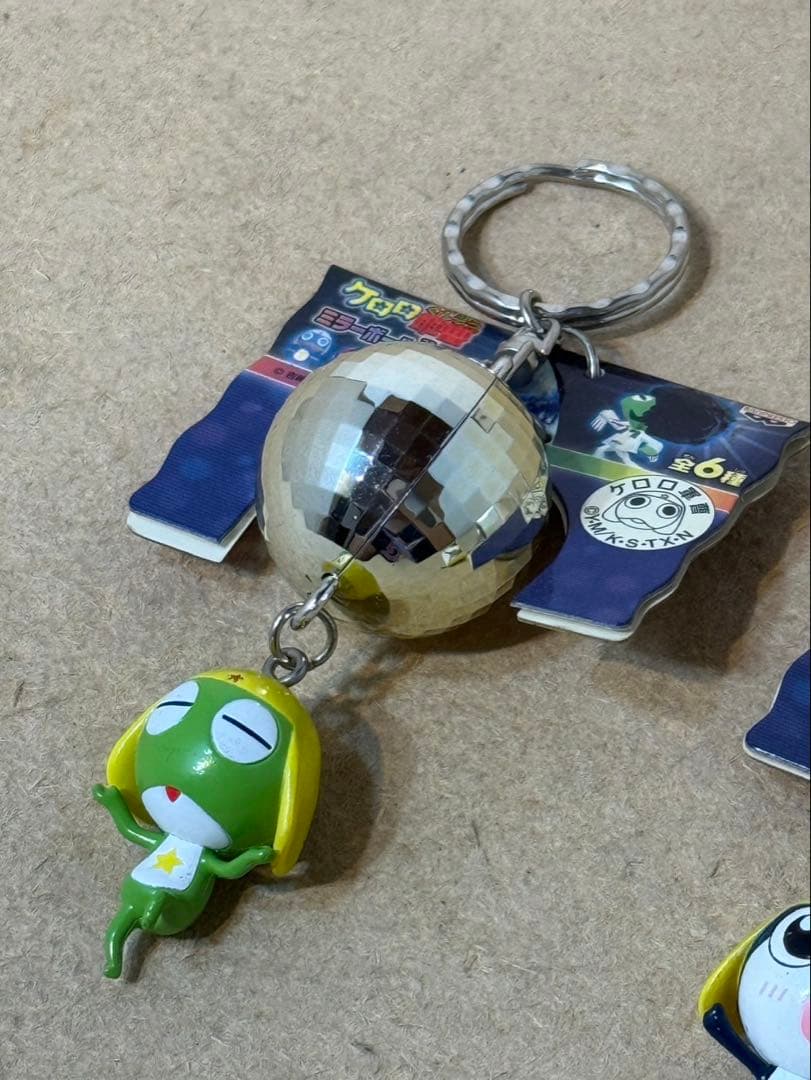 希少　ケロロ軍曹ミラーボール付キーホルダー 2種