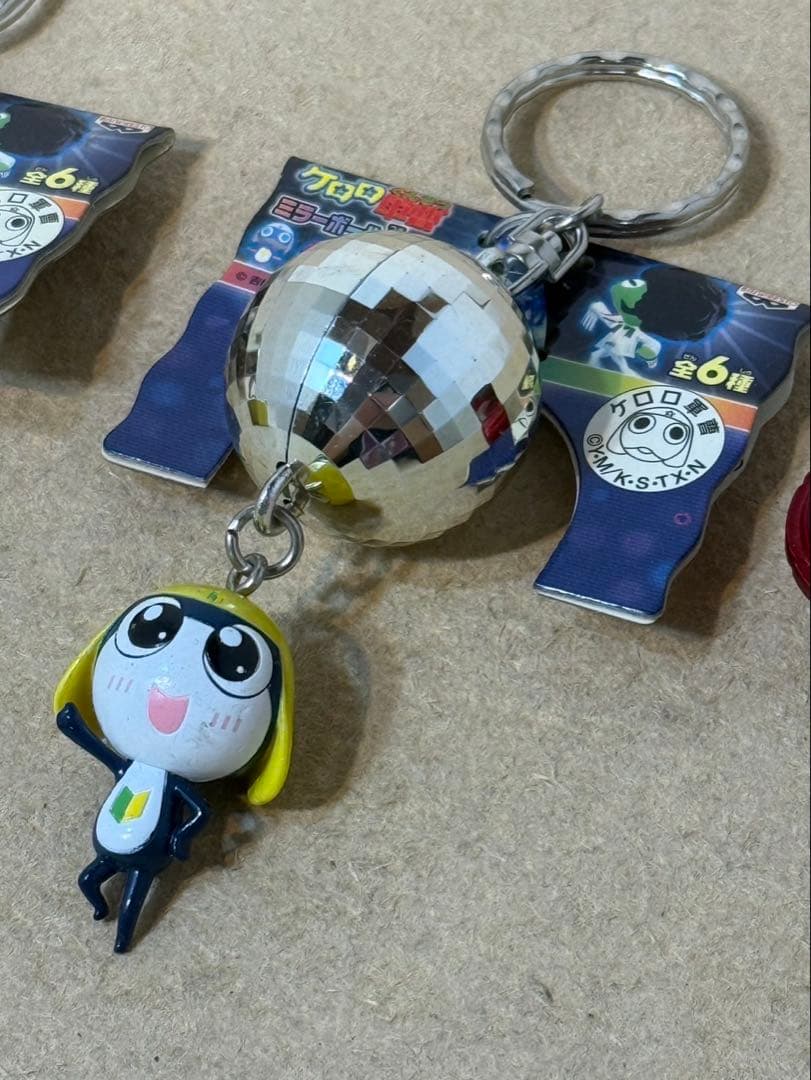 希少　ケロロ軍曹ミラーボール付キーホルダー 2種