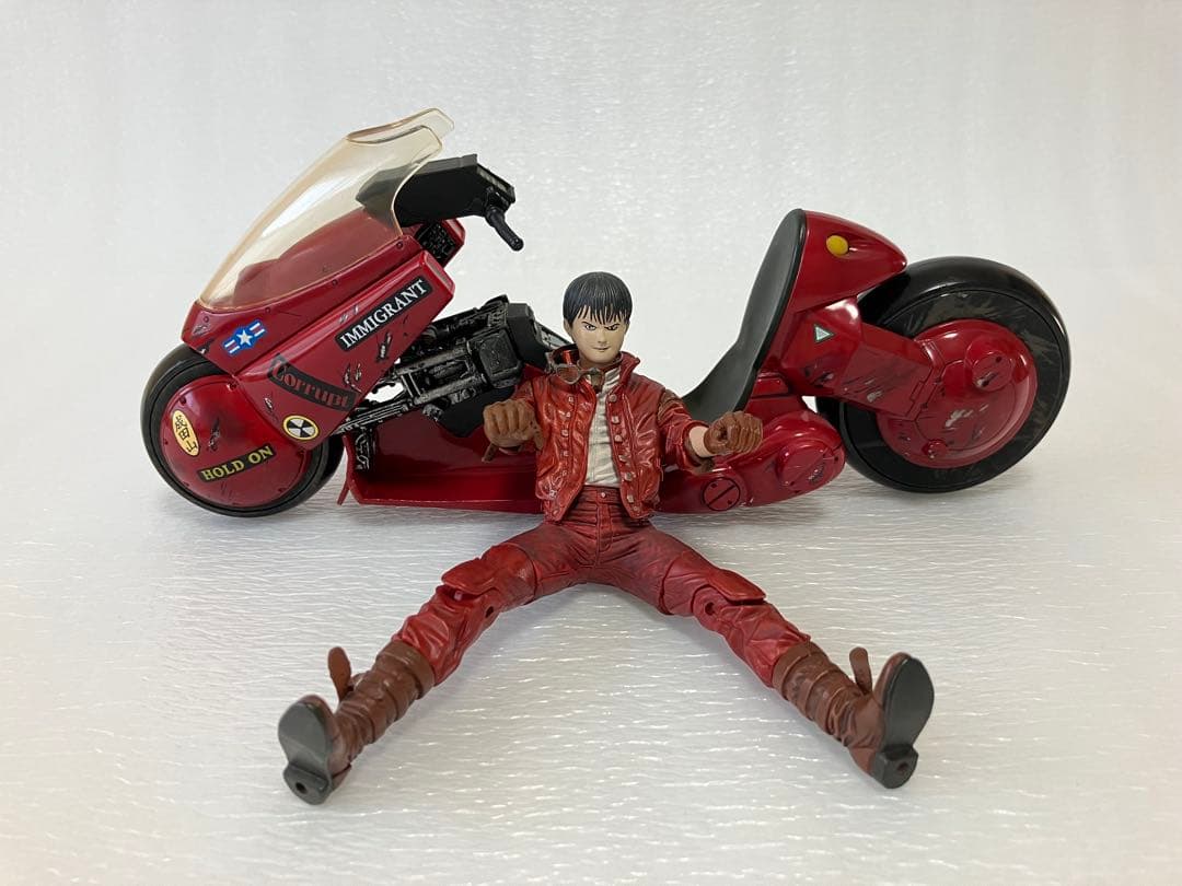 マクファーレントイズ　AKIRA 金田バイク