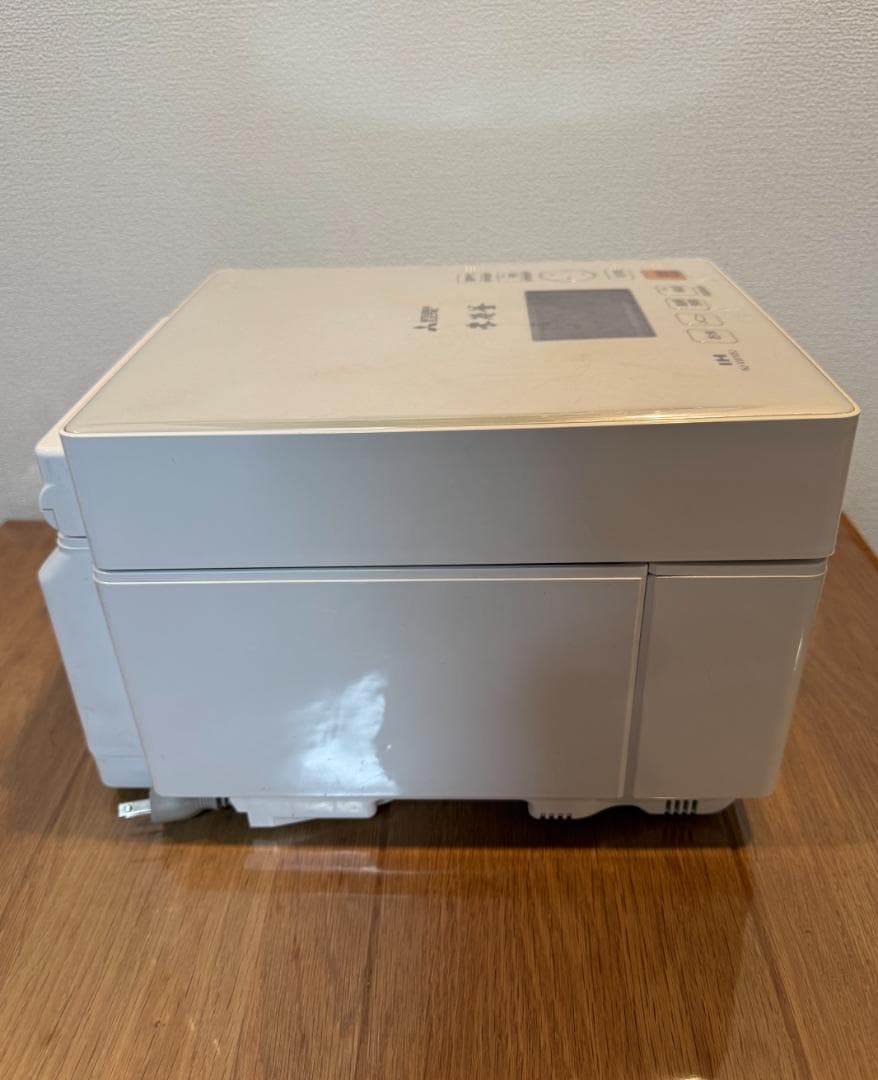 MITSUBISHI 三菱 ジャー炊飯器 NJ-XW105J-W 2015年製