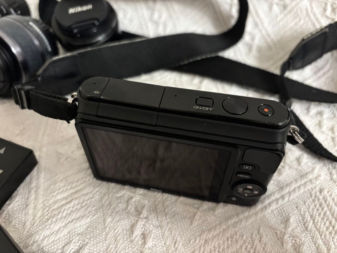 Nikon S1 本体　標準ズームレンズセット　(バッテリー2つ付き)