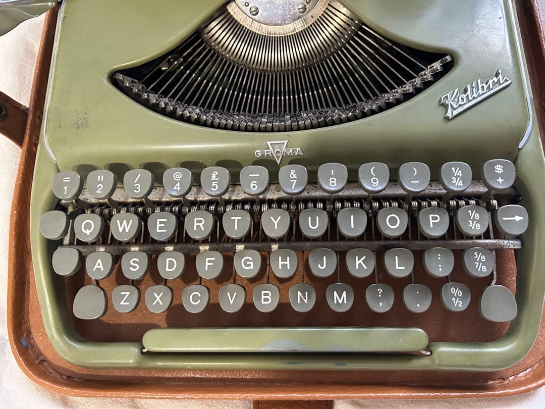 Groma Kolibri タイプライター＜ポータブルケース付き＞アンティーク