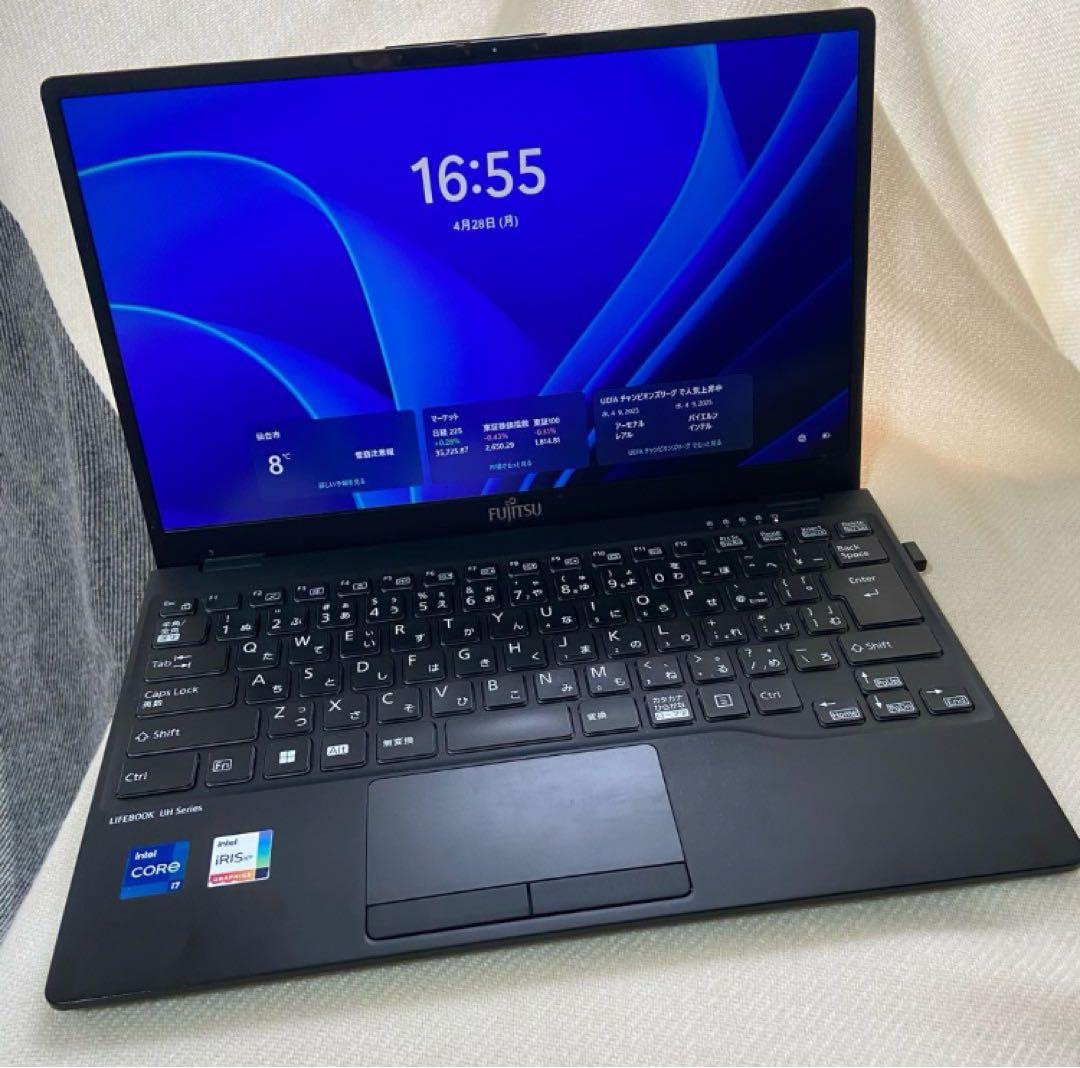 美品/2022年 FUJITSU UH75/F3 i7 16GB 512GB 黒