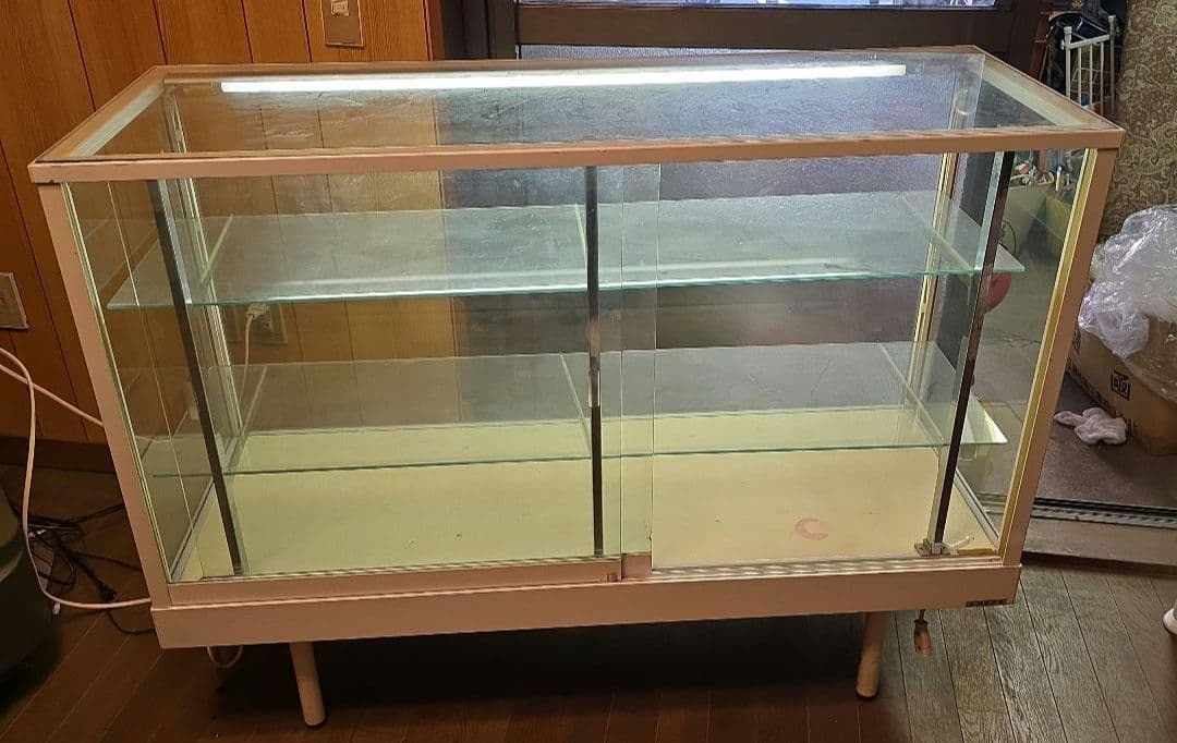 大田区 東糀谷 引取り 限定 レトロ ホワイト系 ガラスショーケース 照明付き