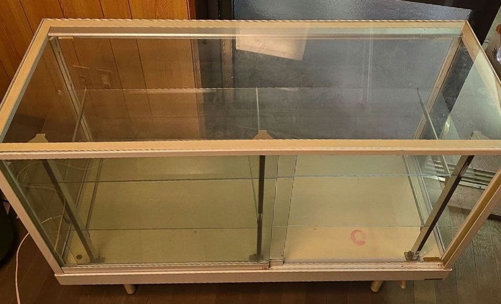 大田区 東糀谷 引取り 限定 レトロ ホワイト系 ガラスショーケース 照明付き