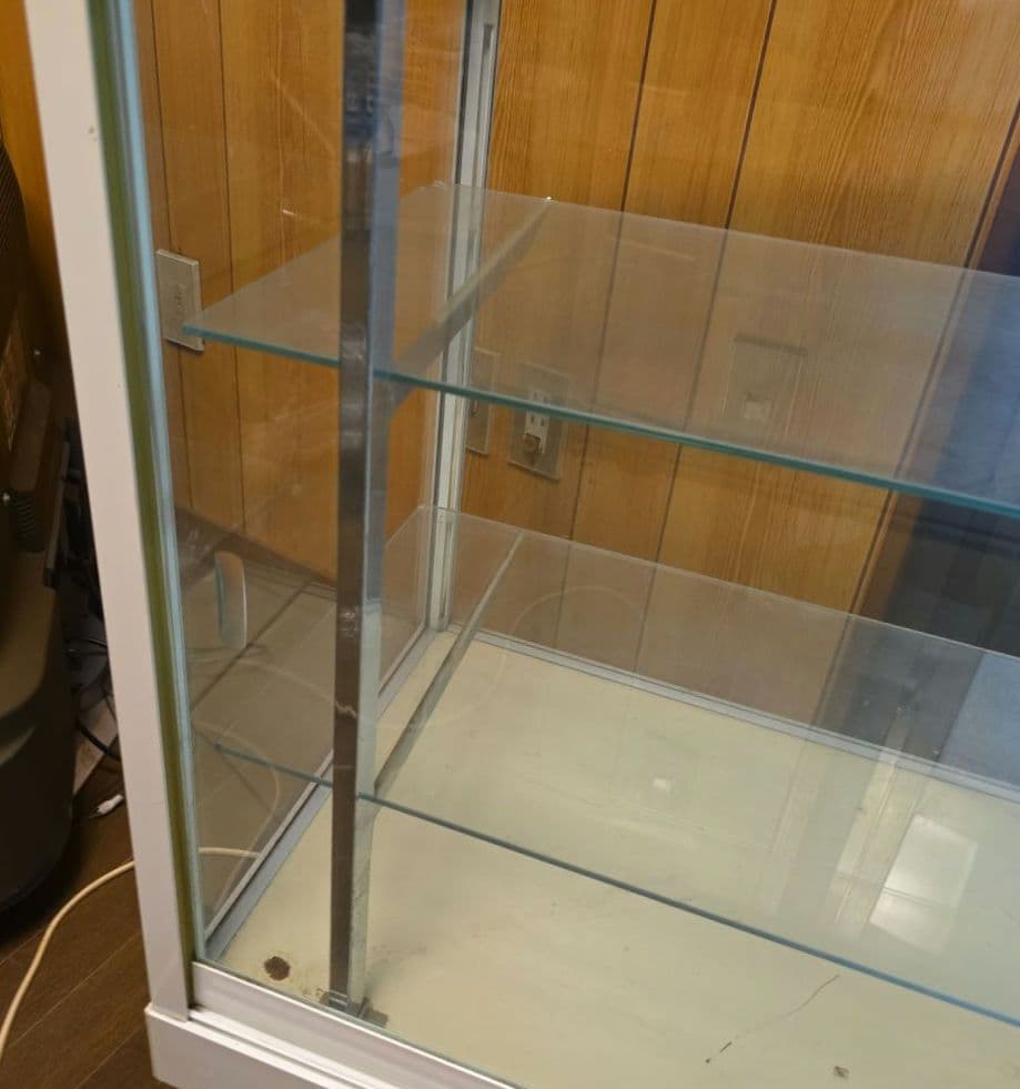 大田区 東糀谷 引取り 限定 レトロ ホワイト系 ガラスショーケース 照明付き