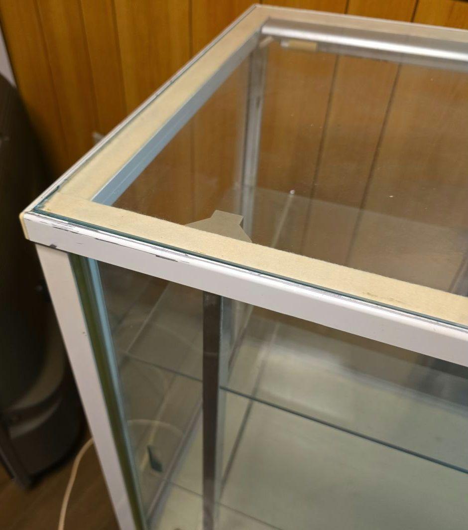 大田区 東糀谷 引取り 限定 レトロ ホワイト系 ガラスショーケース 照明付き