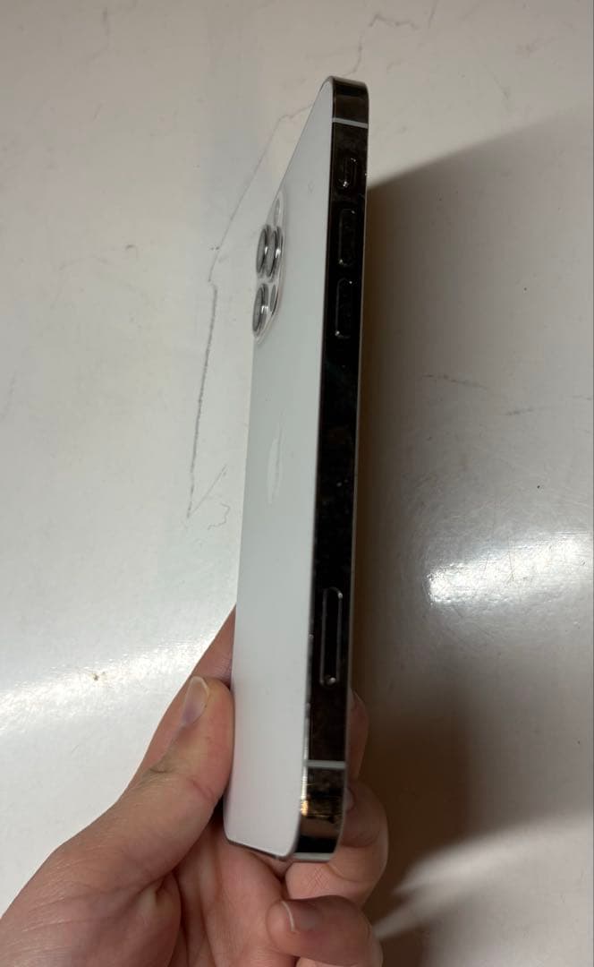 iPhone 12 プロ　シルバー本体