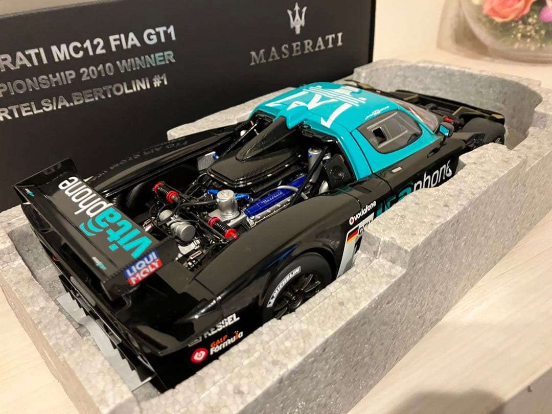美品　1/18 オートアート マセラティ MC12 FIA GT1 2010