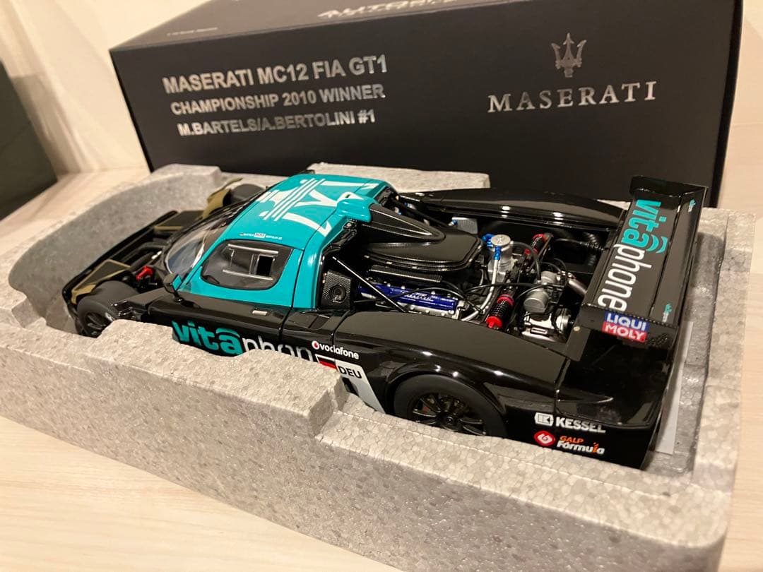 美品　1/18 オートアート マセラティ MC12 FIA GT1 2010