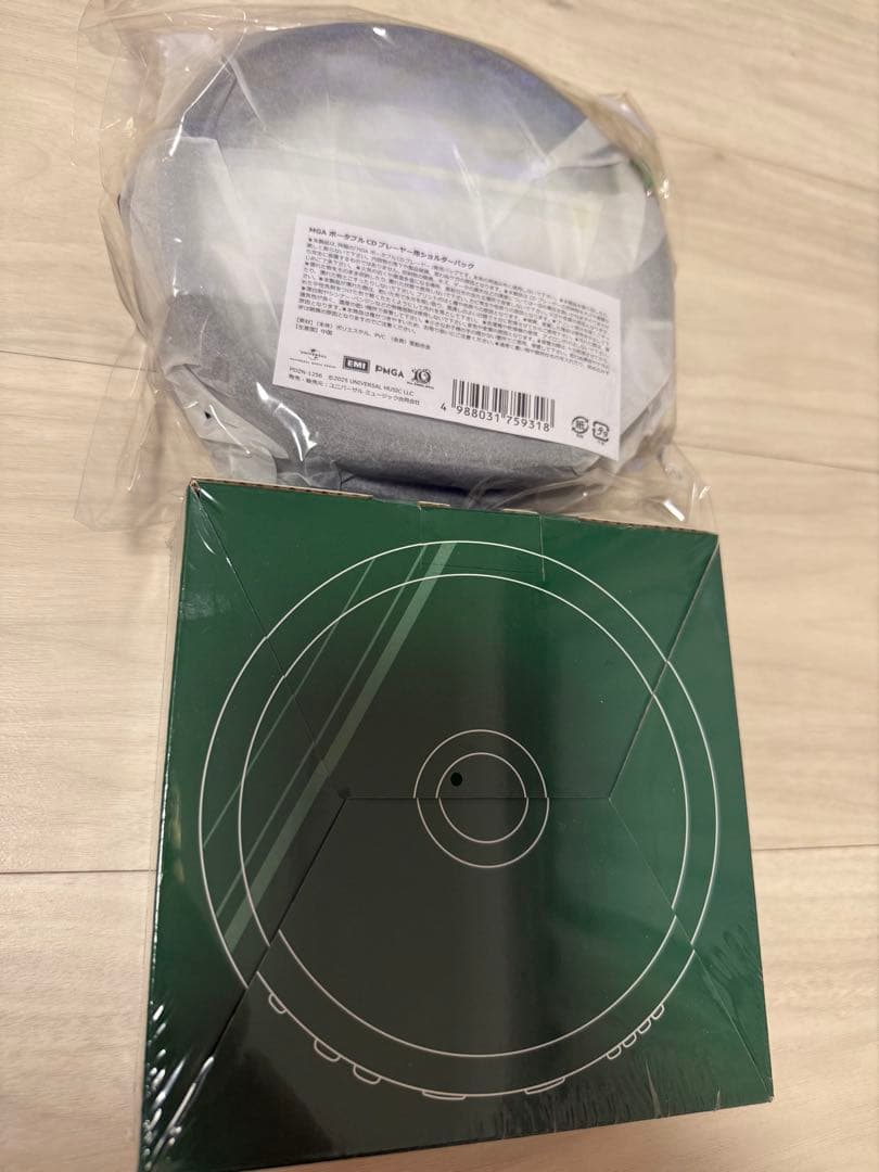 MGA ポータブルCDプレーヤー（ショルダーバッグ付き）