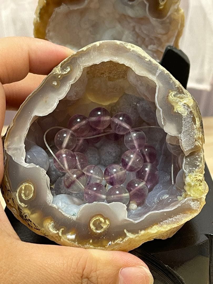 天然石 ブラジル産 トレジャー瑪瑙　可愛い顔　ぶどう瑪瑙　台座付き　⑦