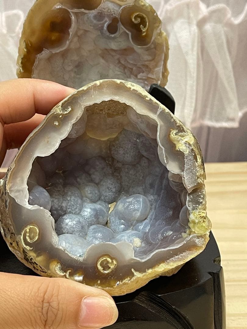 天然石 ブラジル産 トレジャー瑪瑙　可愛い顔　ぶどう瑪瑙　台座付き　⑦