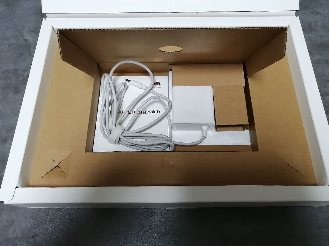 HUAWEI MateBook D Core i7 8GB 940MX 箱付