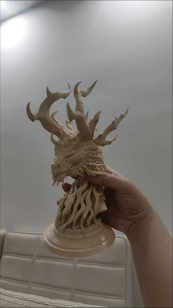 ドラゴン レジン彫刻 手のひらサイズ