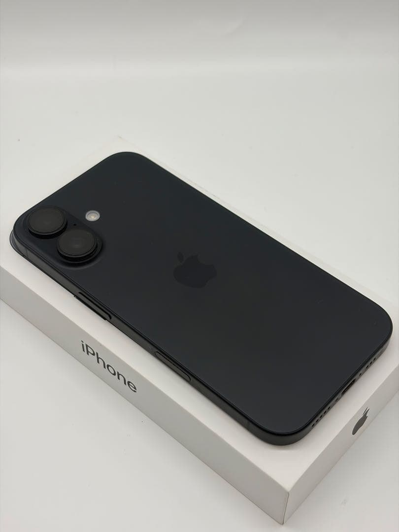 【美品】Apple iPhone16ブラック 本体（充電ケーブル新品）