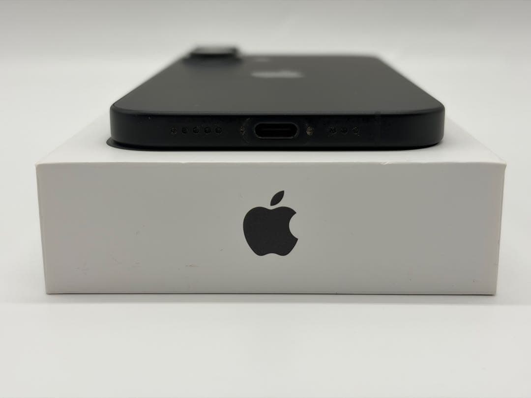 【美品】Apple iPhone16ブラック 本体（充電ケーブル新品）