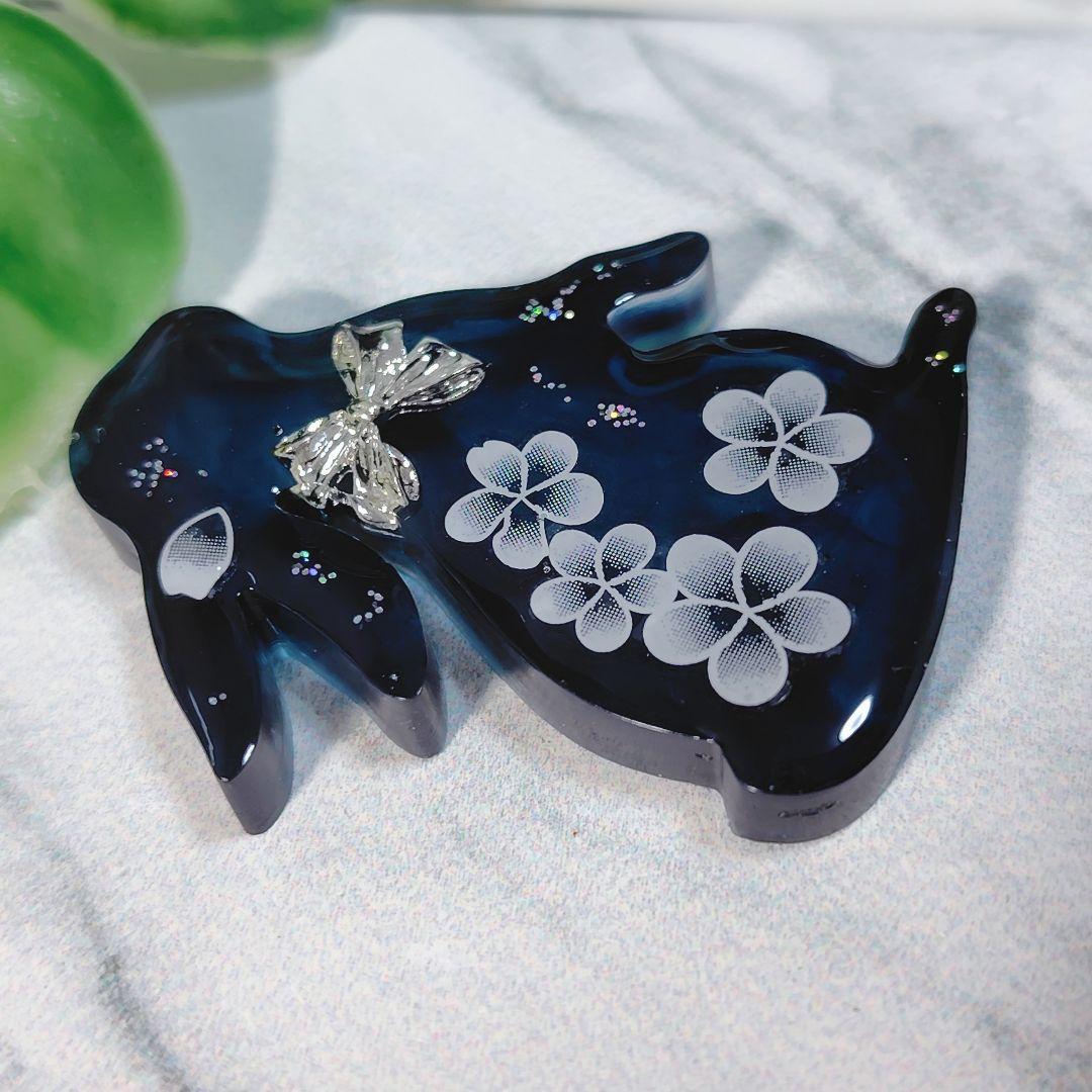 972.ウサギ型ヘアゴム ダークブルー 花柄