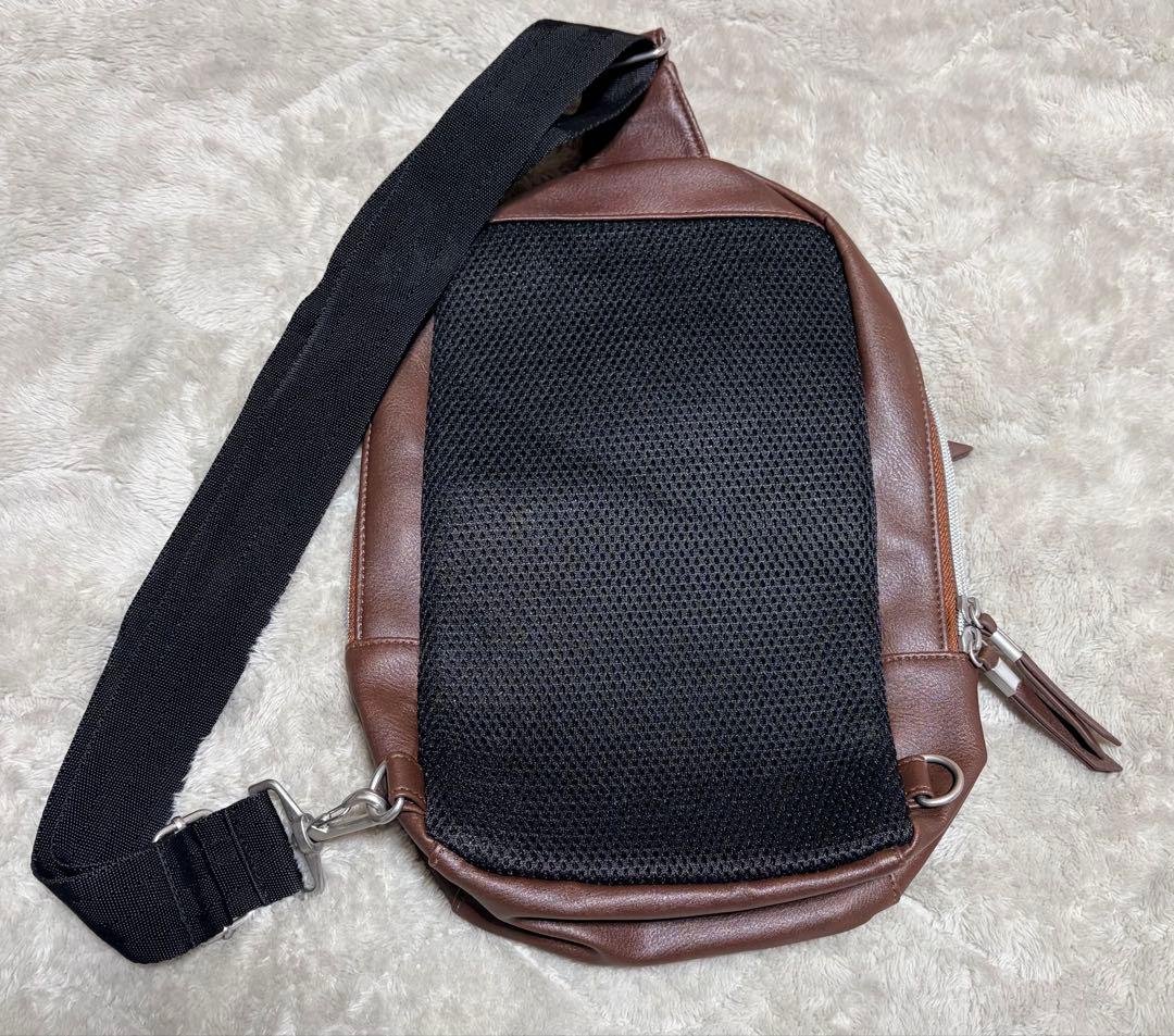 自由の翼 ボディバッグ 進撃の巨人　USJ 限定　アクスタ　ウエハース　カード