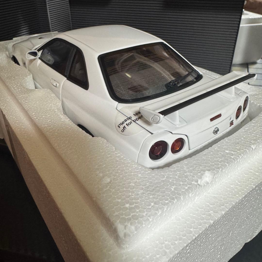 絶版未展示品オートアート1/18 スカイライン GT-R R34 VスペックII