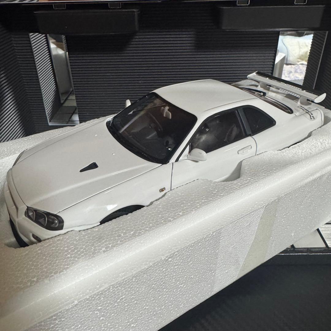 絶版未展示品オートアート1/18 スカイライン GT-R R34 VスペックII