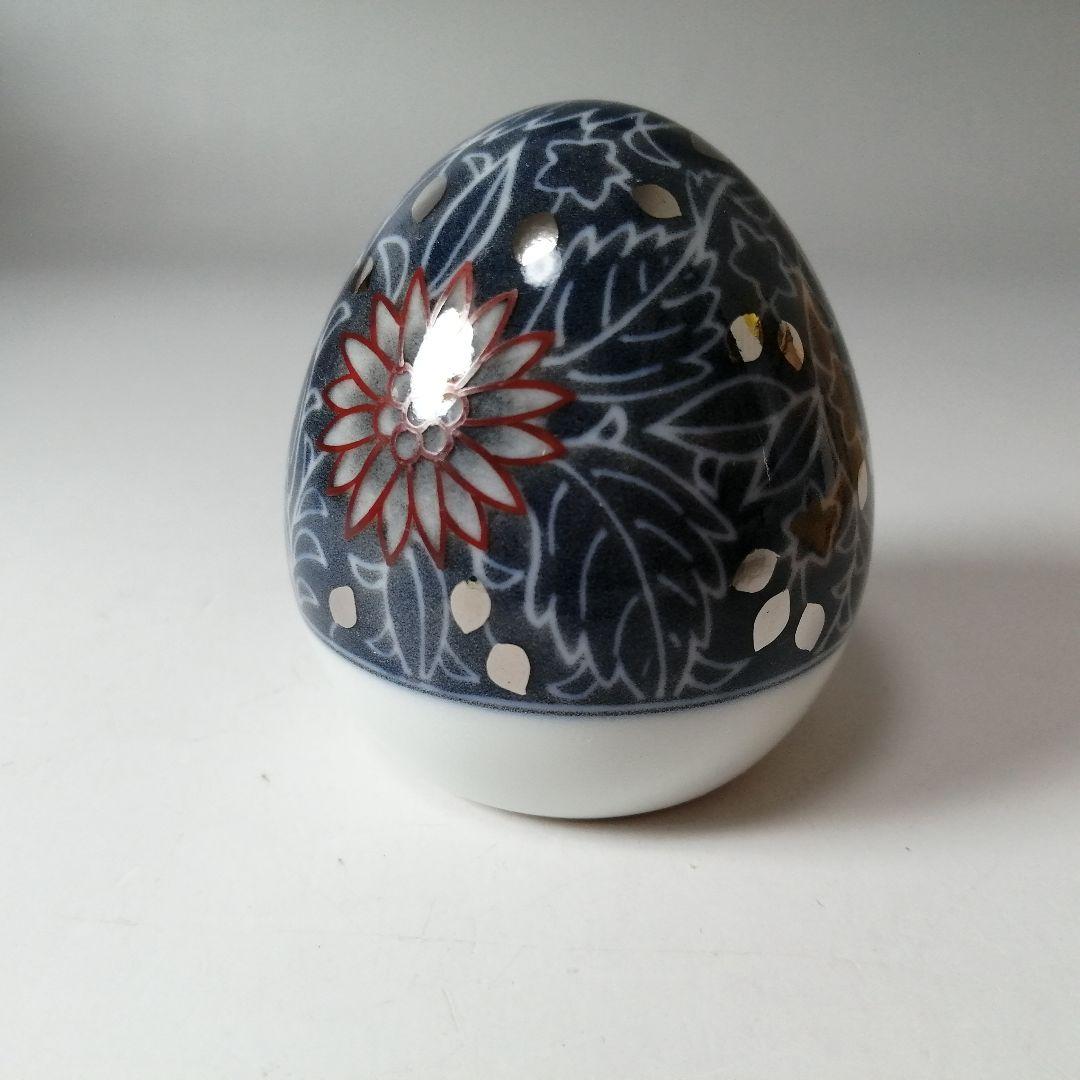 人間国宝　十四代　今泉今右衛門　色絵　墨色　墨はじき　草花文　置物　有田焼　卵型