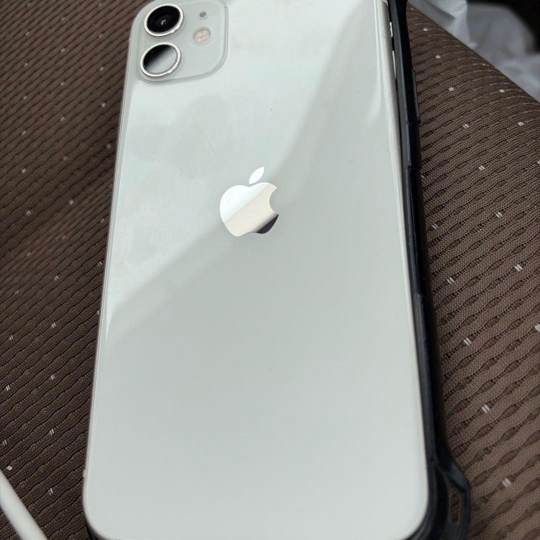 iPhone 本体 11 バッテリー最大容量77% 初期化済