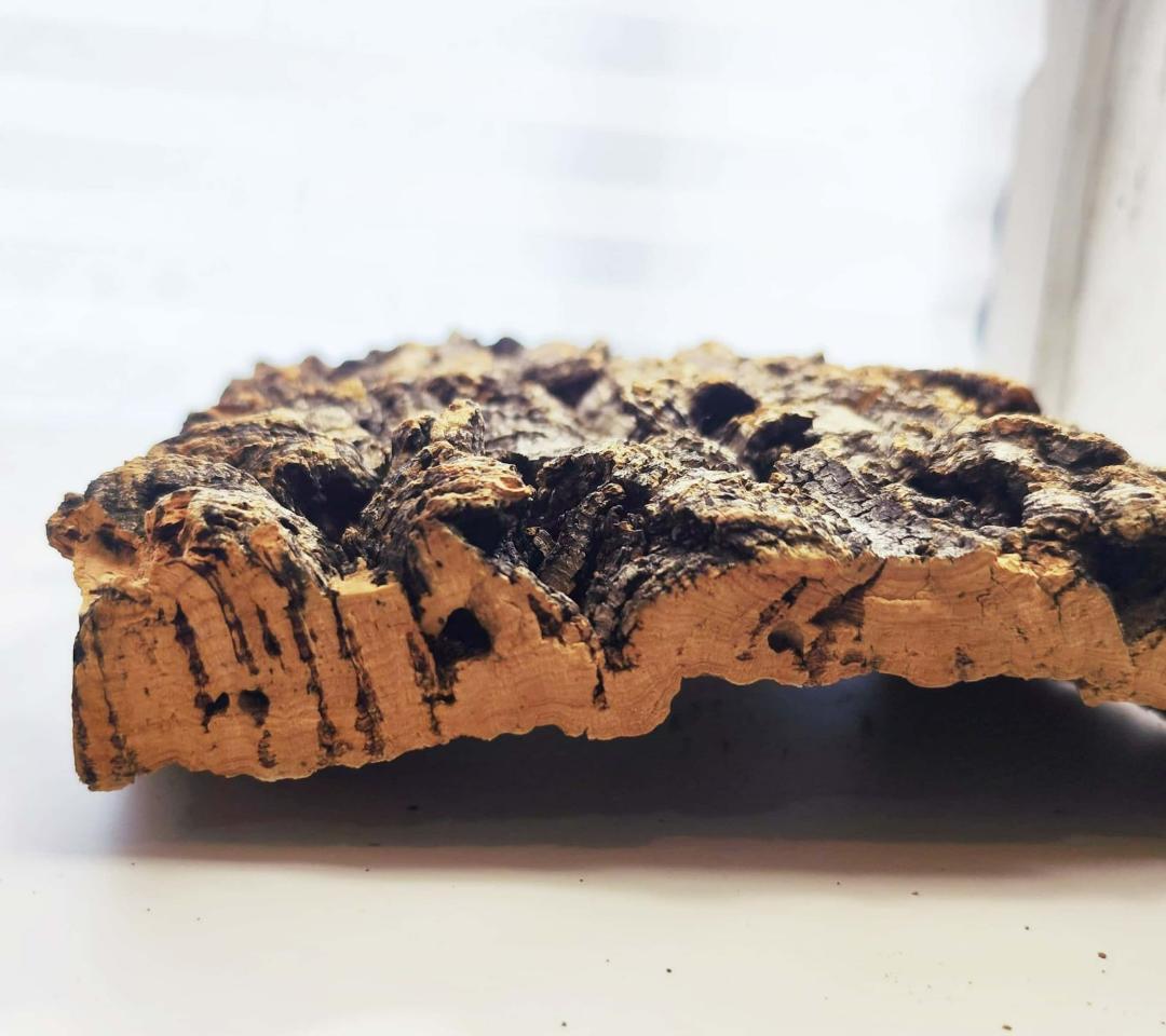 S092 お買得品　ポルトガル産 厚め コルク樹皮 コルク板　バージンコルク