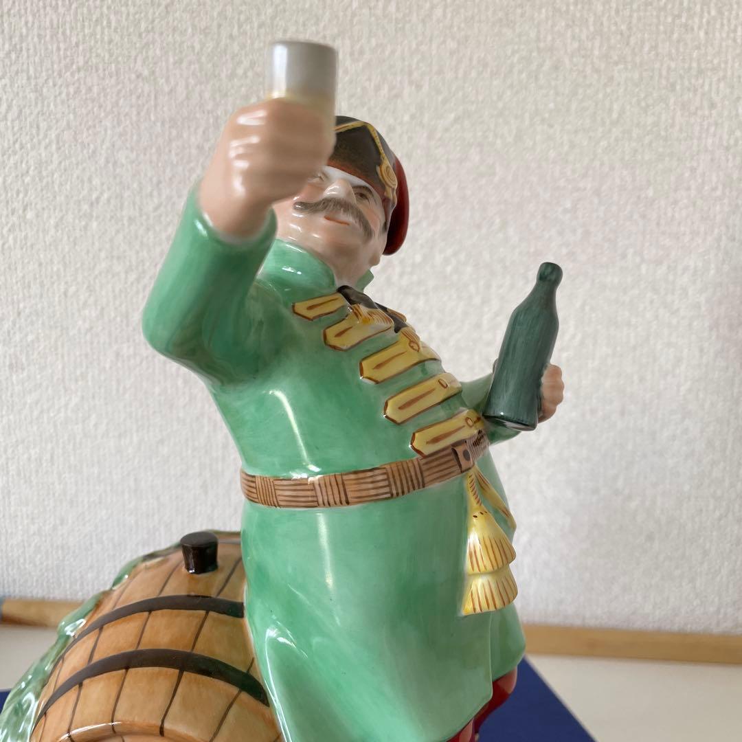 TOKAJI・wine樽の男性・高さ１８cm・陶器製・HEREND・