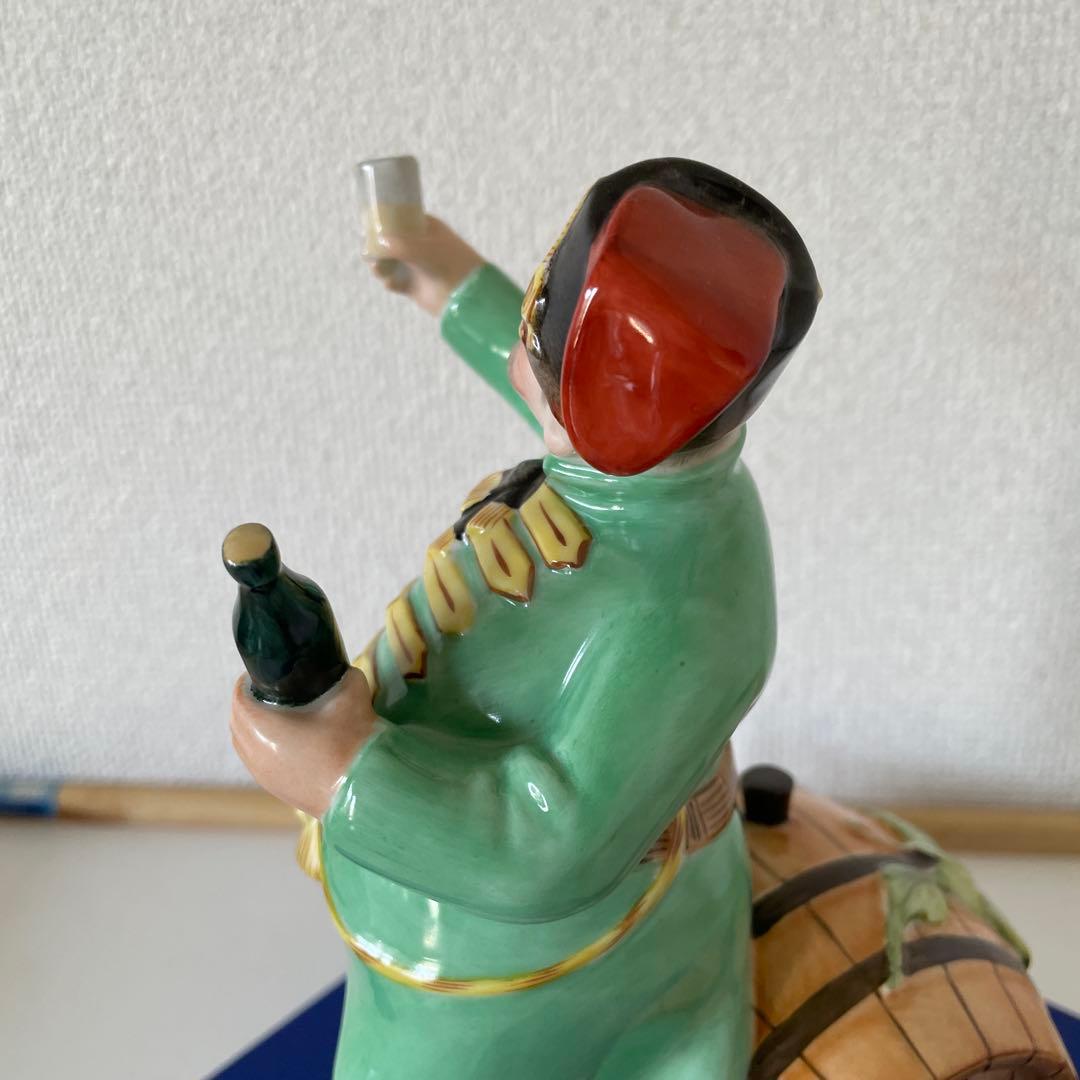 TOKAJI・wine樽の男性・高さ１８cm・陶器製・HEREND・