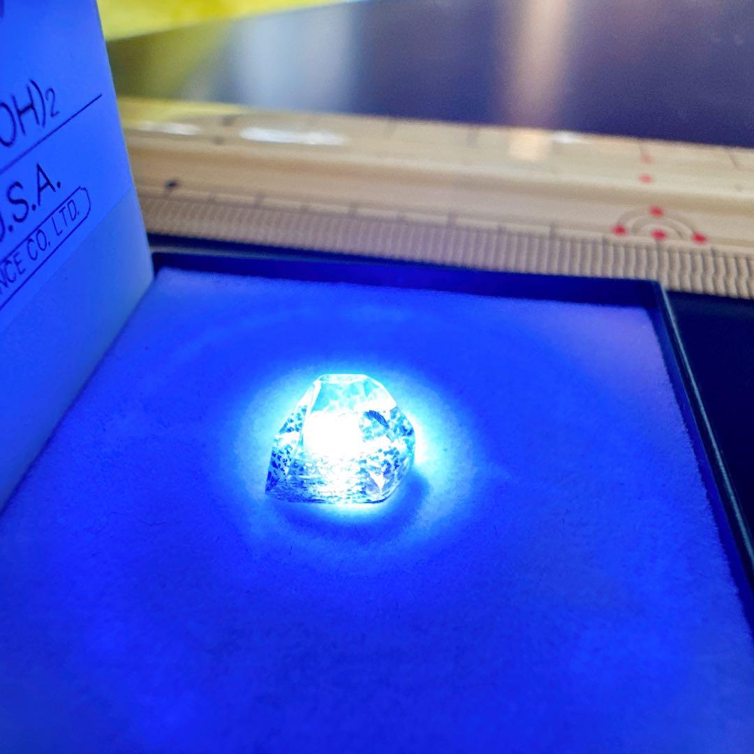 光る鉱石3点セット　おまけ付き 天然石　パワーストーン　蛍光石　発光石　希少石