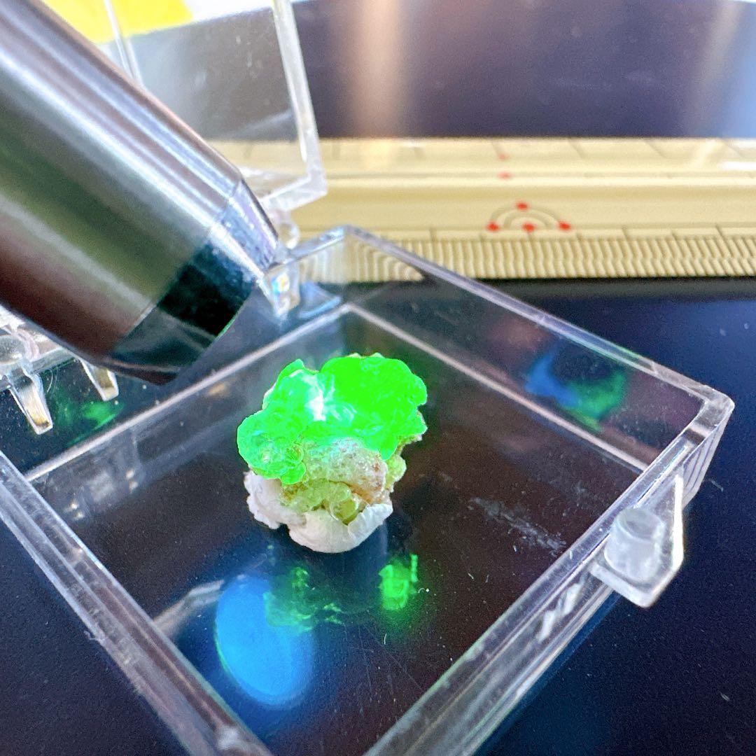 光る鉱石3点セット　おまけ付き 天然石　パワーストーン　蛍光石　発光石　希少石
