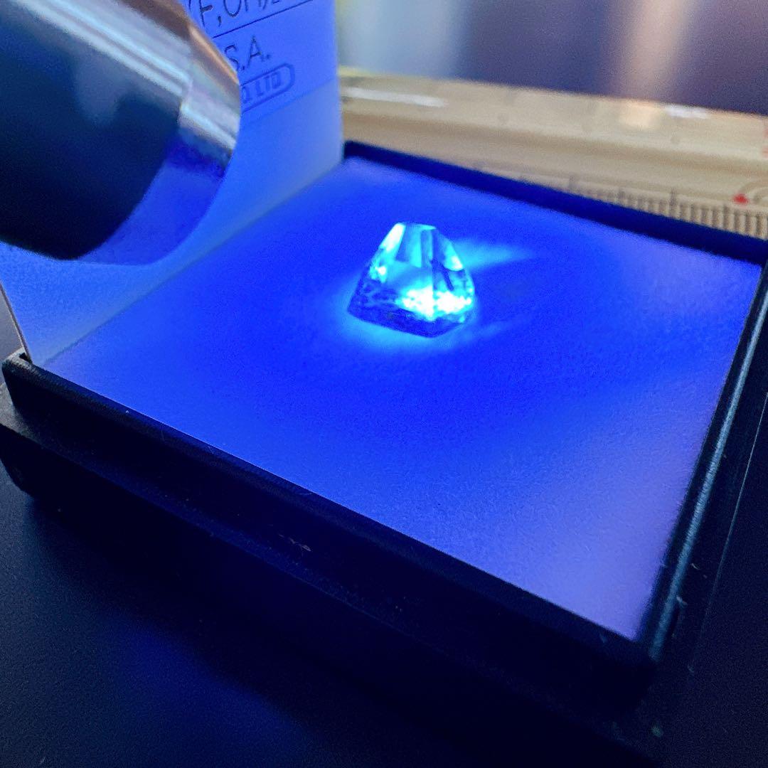 光る鉱石3点セット　おまけ付き 天然石　パワーストーン　蛍光石　発光石　希少石