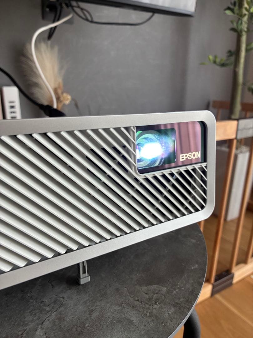 EPSON EF-100W ホームプロジェクター　光源使用時間0H 美品